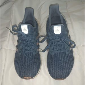 adiadas ultraboost tennis shoes